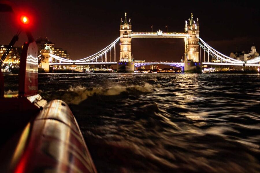 London: River Thames Sunset Speedboat Experience with Drink - Fifteen minutes on the river at sunset