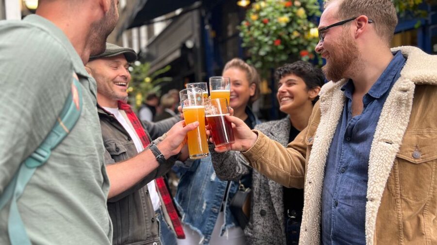 London: Royal Historic Pubs Walking Tour - Secret alleys and palace stories