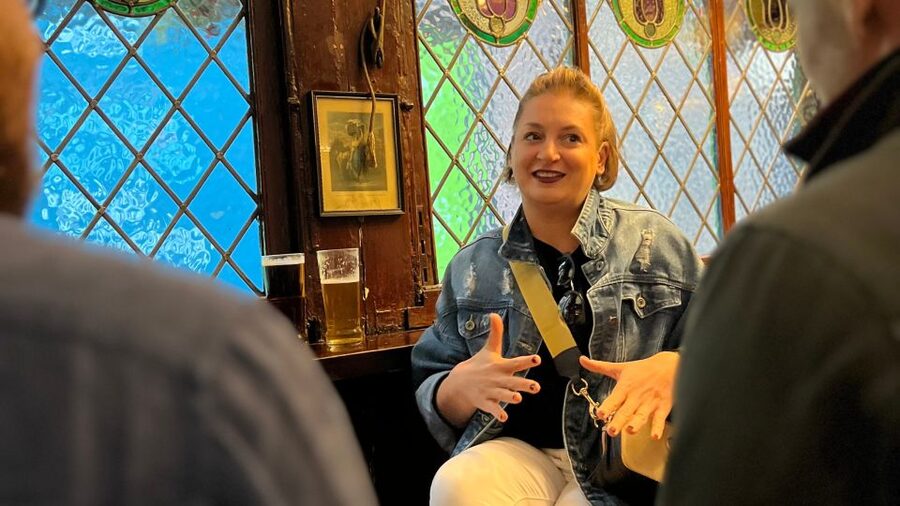 London: Royal Historic Pubs Walking Tour - Four pubs that reward curiosity