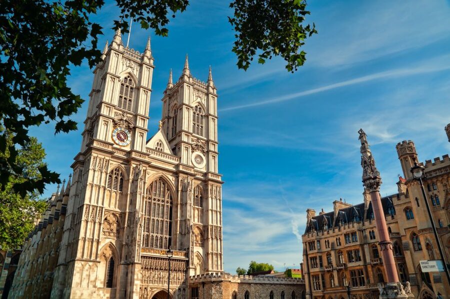 London: Royal London Tour - St. James’s Park and the approach to Buckingham Palace