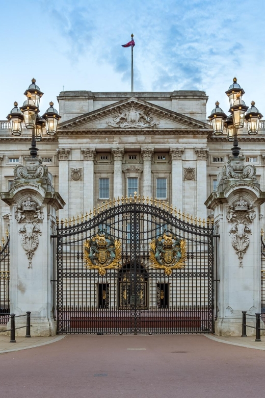 London Royal Tour - Buckingham Palace Entry - 12 guests 2,5h - Hyde Park begins the royal story
