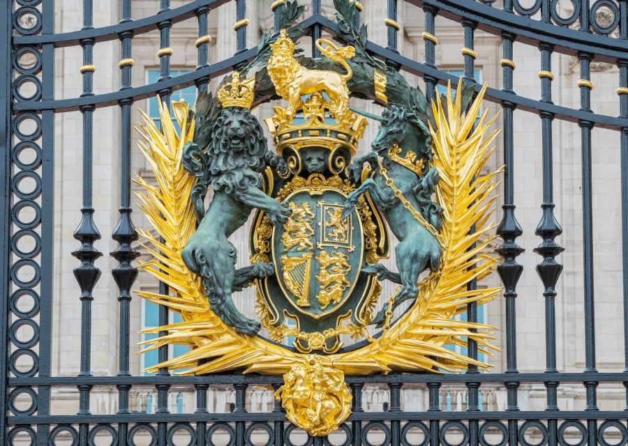 London Royal Tour - Buckingham Palace Entry - 12 guests 2,5h - Green Park keeps the walk light and personal