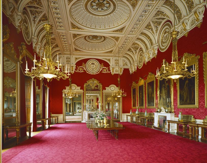 London: Royal Walking Tour and Buckingham Palace Audio Tour - The Mall and Clarence House