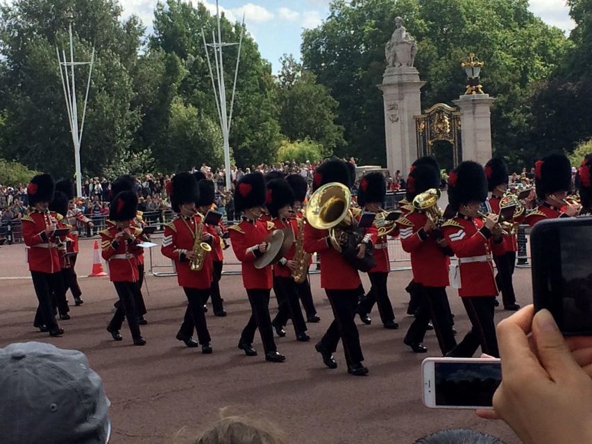 London: Royalty Walking Tour with Changing of The Guard - How much walking should you expect?