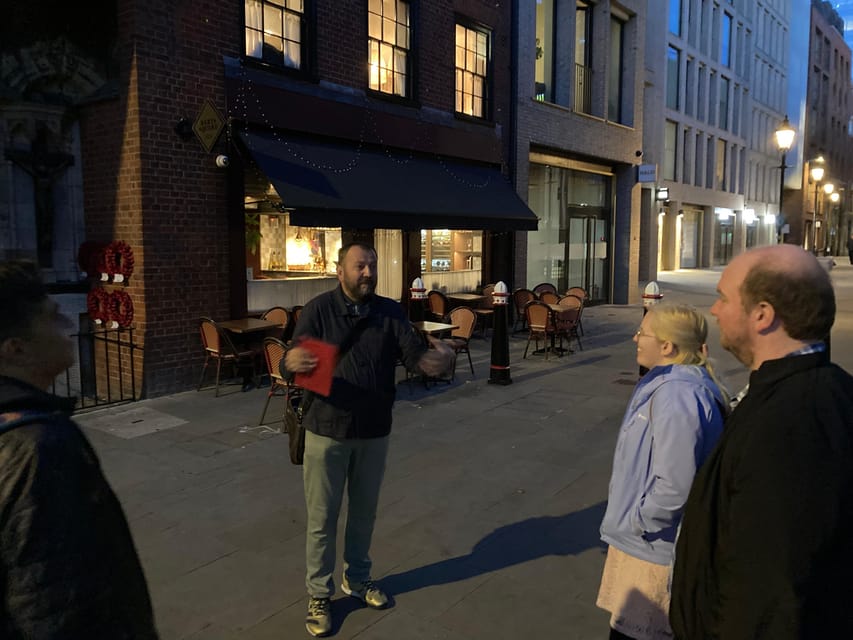 London's Ghosts & Gruesome Past Nighttime Walking Tour - The William Wallace Memorial and an older conflict