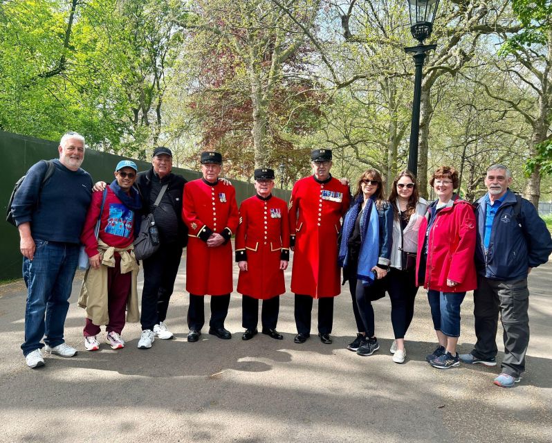 London’s Royal Family and Changing of the Guard Tour - Buckingham Palace and the sound of the guards