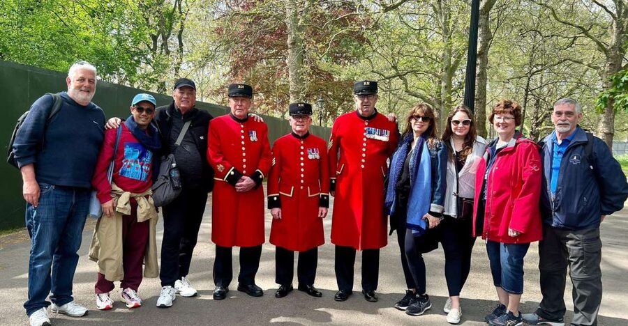 London’s Royal Family and Changing of the Guard Tour - Memorials, the Duke of York Monument, and Horse Guards Parade