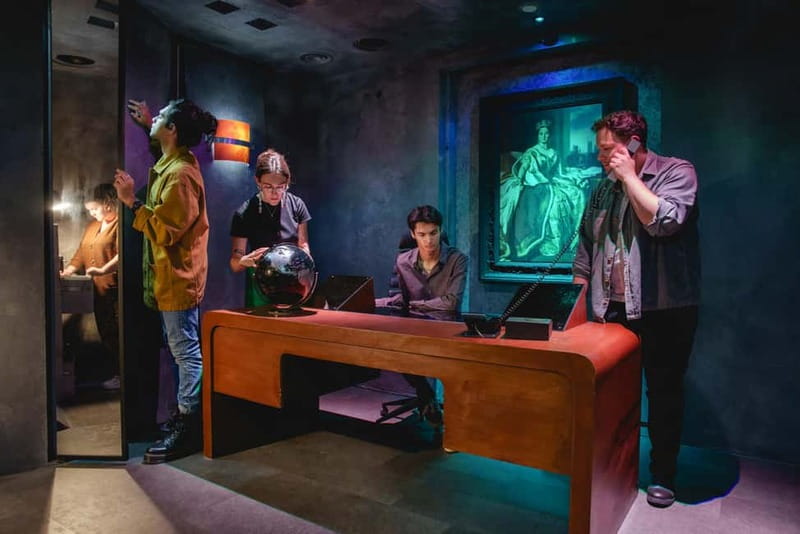 London: Sherlock Escape Rooms - Starting the case at Doyle’s Opticians
