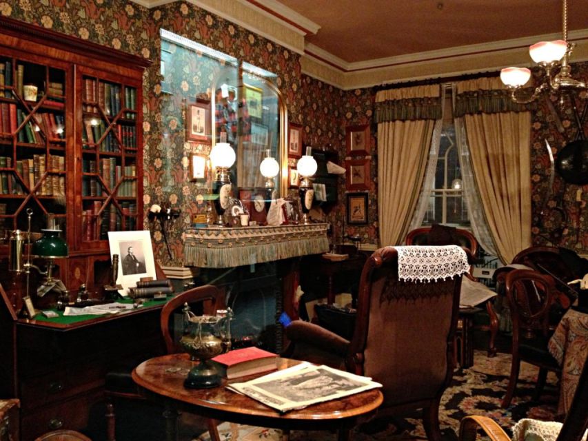 London: Sherlock Holmes Museum & Westminster Walking Tour - Entering 221B Baker Street