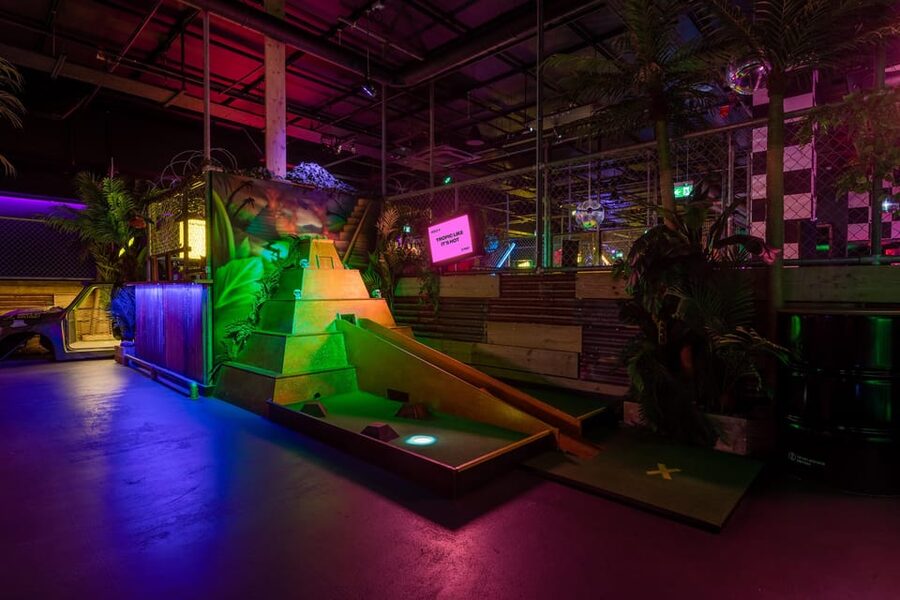 London: Shoreditch Junkyard Golf Tickets for 9 or 18 Holes - How the visit works from Liverpool Street