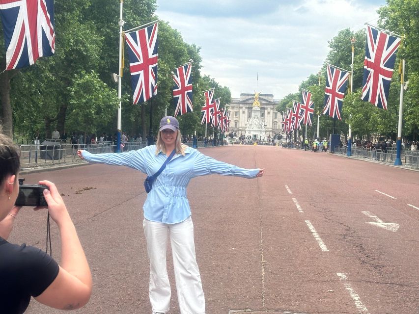 London: Sightseeing Black Cab Tour with Hotel Pickup - Buckingham Palace and ceremonial London