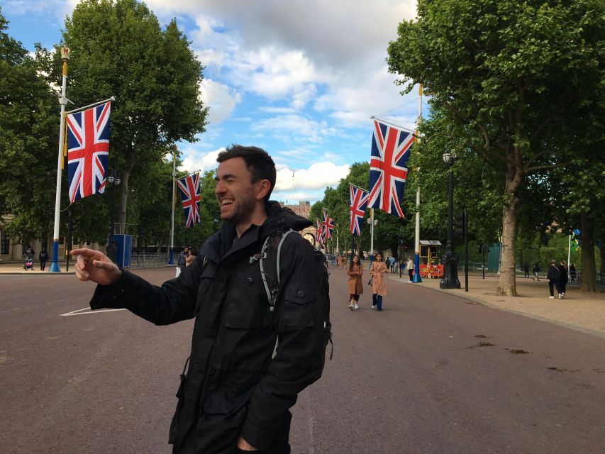 London: Sightseeing Tour - in clear, slow English - St James’s Palace and the older royal quarter