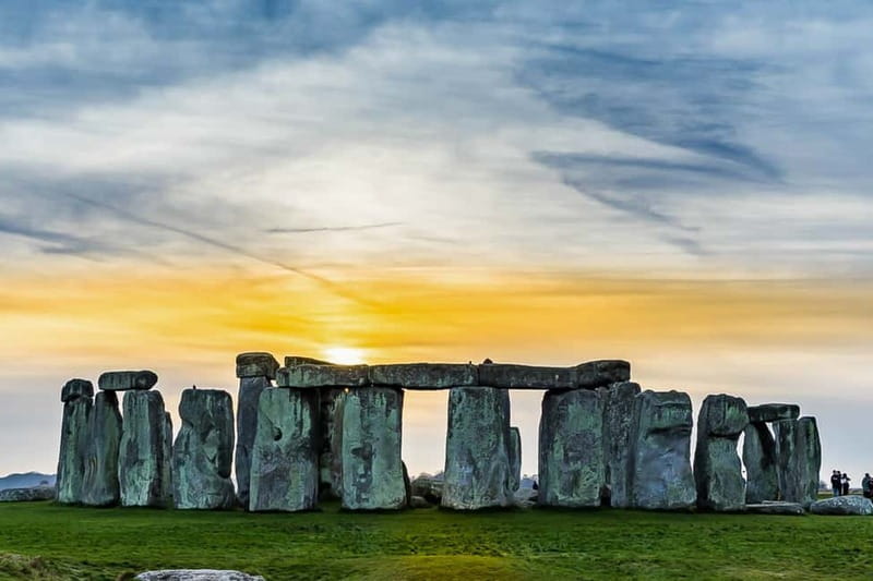 London: Small Group Stonehenge and Bath Tour & Secret Site - The minicoach and group size