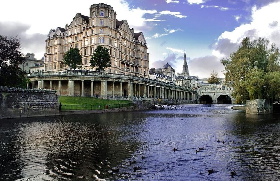 London: Stonehenge & Bath Day Trip with Optional Roman Baths - The morning at Stonehenge