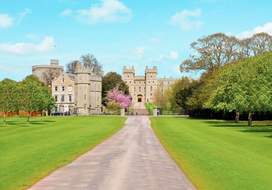 London: Stonehenge, Windsor, and Bath Day Trip by Bus - Who should book this day trip?