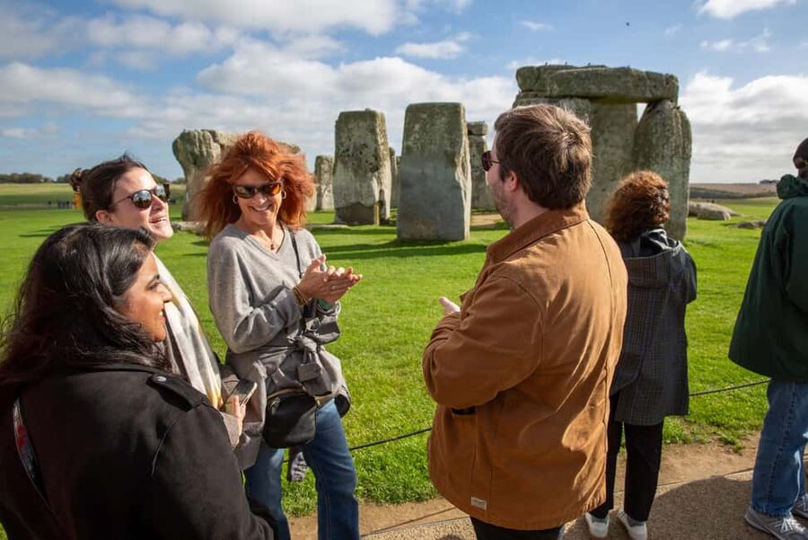 London: Stonehenge, Windsor Castle, Bath, Lacock & Pub Lunch - Key points at a glance