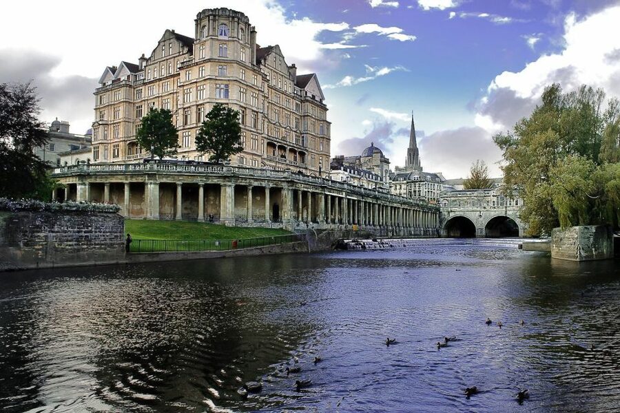 London: Stonehenge, Windsor Castle, Bath, Lacock & Pub Lunch - Should you book it?