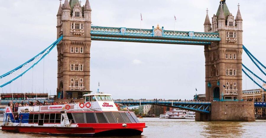 London: Thames River Cruise and 3-Hour Westminster Tour - Walking to Westminster Pier