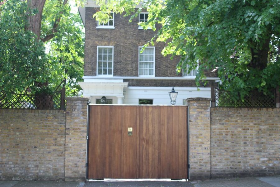 London: The Beatles Walking Tour of Marylebone and Abbey Rd - Finishing at Abbey Road Studios