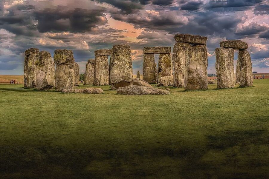 London to Southampton Cruise Terminal via Stonehenge - The executive coach ride to Wiltshire