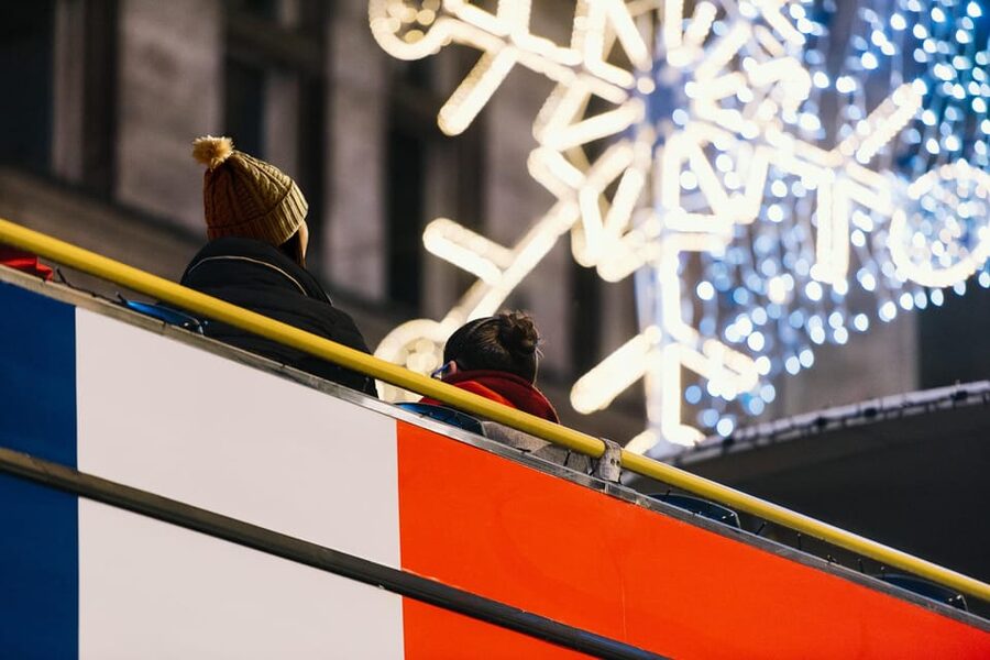 London: Tootbus Christmas Lights Tour incl walking tours - Trafalgar Square and the first city views