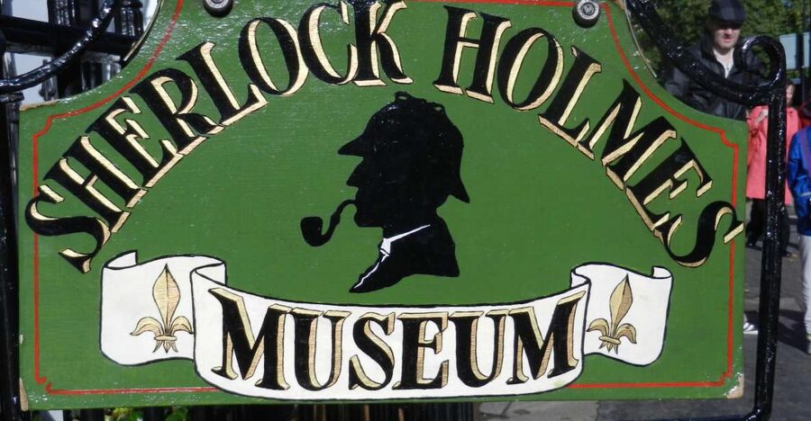London: Top 30 Sights Tour and Sherlock Holmes Museum - Trafalgar Square, Whitehall, and the political heart of London