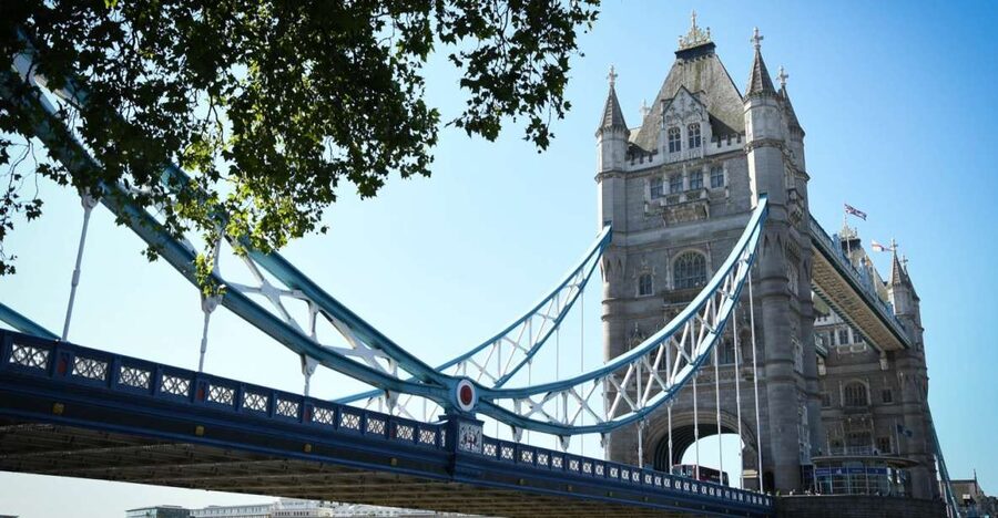 London: Top 30 Sights Walking Tour and Tower Bridge Exhibit - Timing, comfort, and practical details