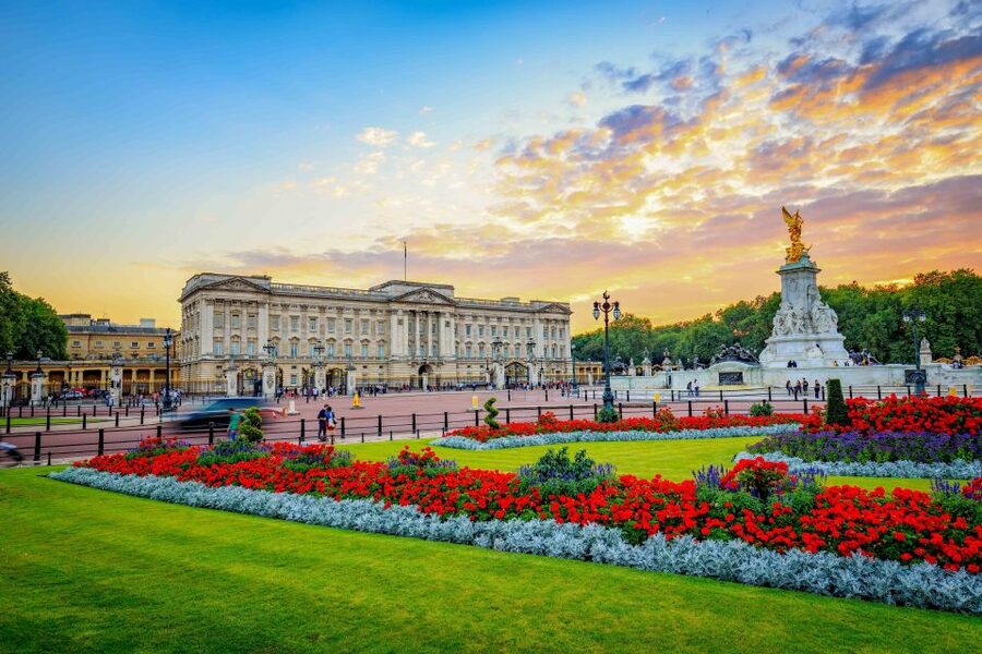 London: Tower, Cruise, & Harrods Tea Full-Day Experience - A fast start from Victoria Coach Station