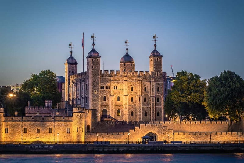 London: Tower of London After Hours Tour and Key Ceremony - The haunted side of the fortress