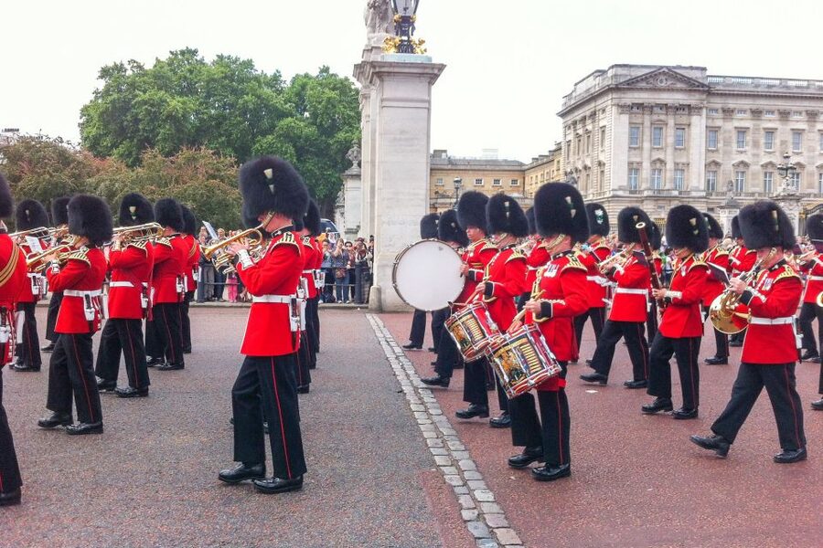 London: Tower of London & Changing of the Guard Experience - A 30-minute ride along the Thames
