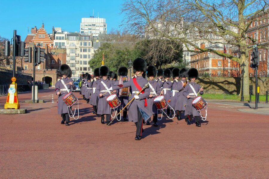 London: Tower of London & Changing of the Guard Experience - Walking from the Embankment to Buckingham Palace