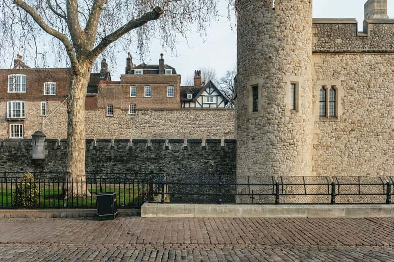 London: Tower of London Entry & Beefeater Private Audience - Practical timing, meeting, and cancellation details