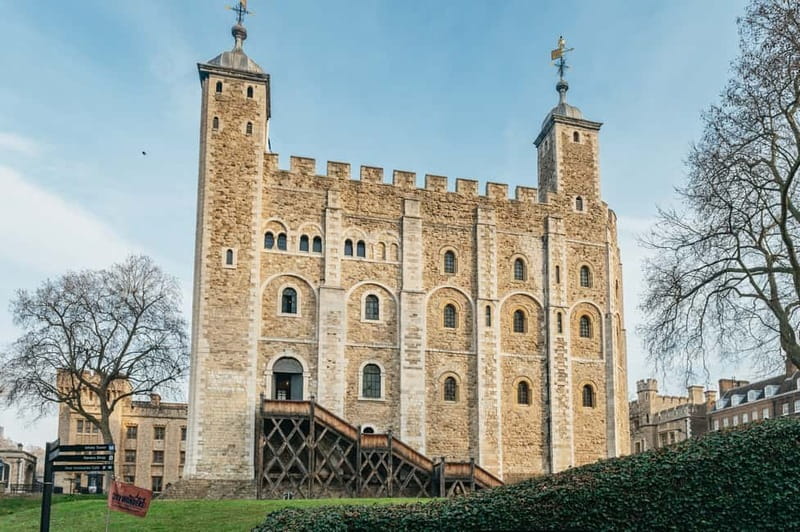 London: Tower of London Entry & Beefeater Private Audience - Entering the Tower of London