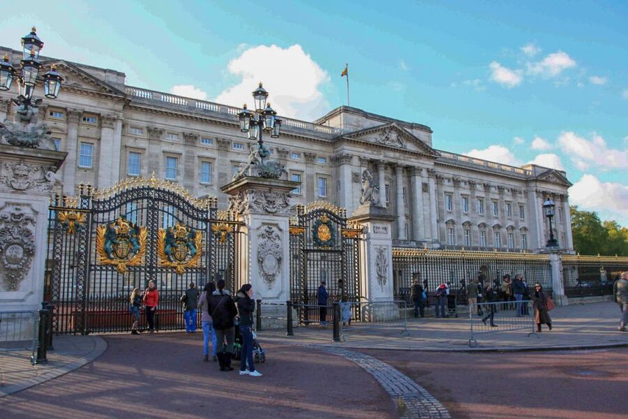 London: Tower of London, Thames Boat & Changing of the Guard - Why the early Tower of London entry is the real prize