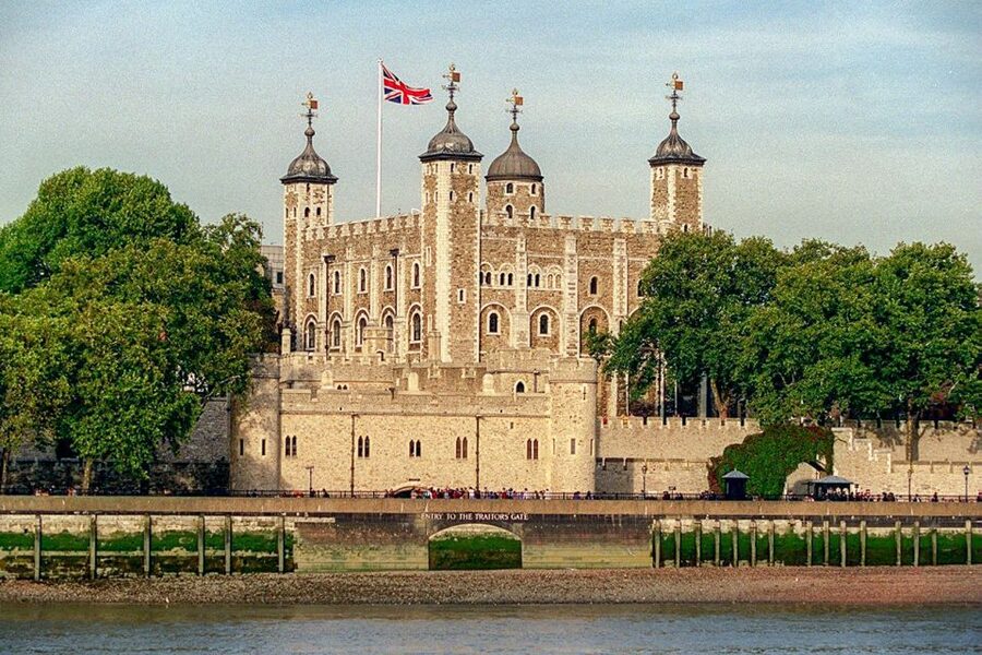 London: Tower of London, Thames Boat & Changing of the Guard - Choosing between the Guards and Westminster walking tour
