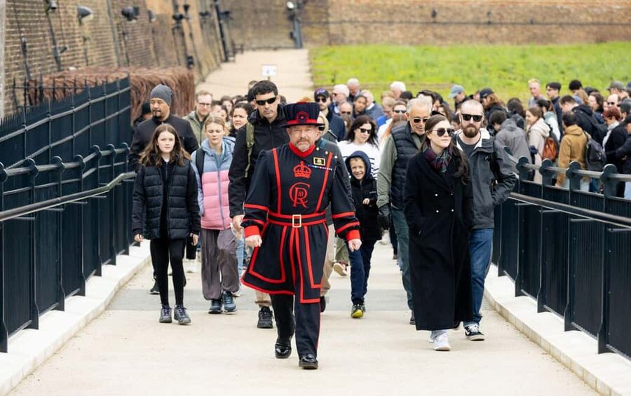 London: Tower of London, Thames Boat & Changing of the Guard - Buckingham Palace finishes the royal route
