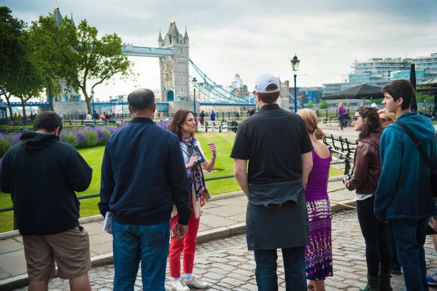 London: Tower of London, Thames Boat & Changing of the Guard - The guides make the fast schedule work