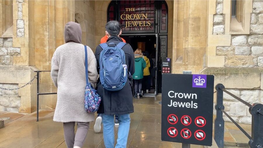 London: Tower of London Tour with Crown Jewels & Beefeaters - Key points to know