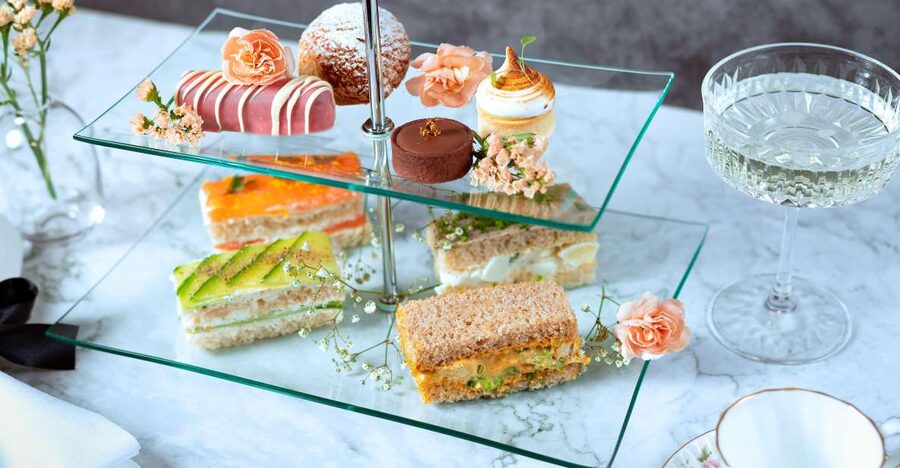 London: Traditional Afternoon Tea Tour in a Luxury Coach - The audio guide and onboard comforts