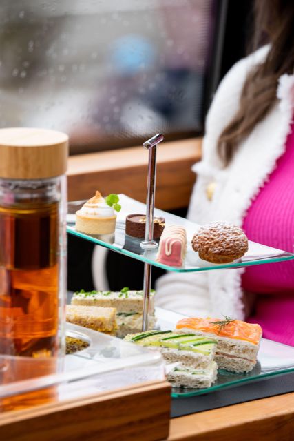 London: Traditional Afternoon Tea Tour in a Luxury Coach - Who should book this experience?