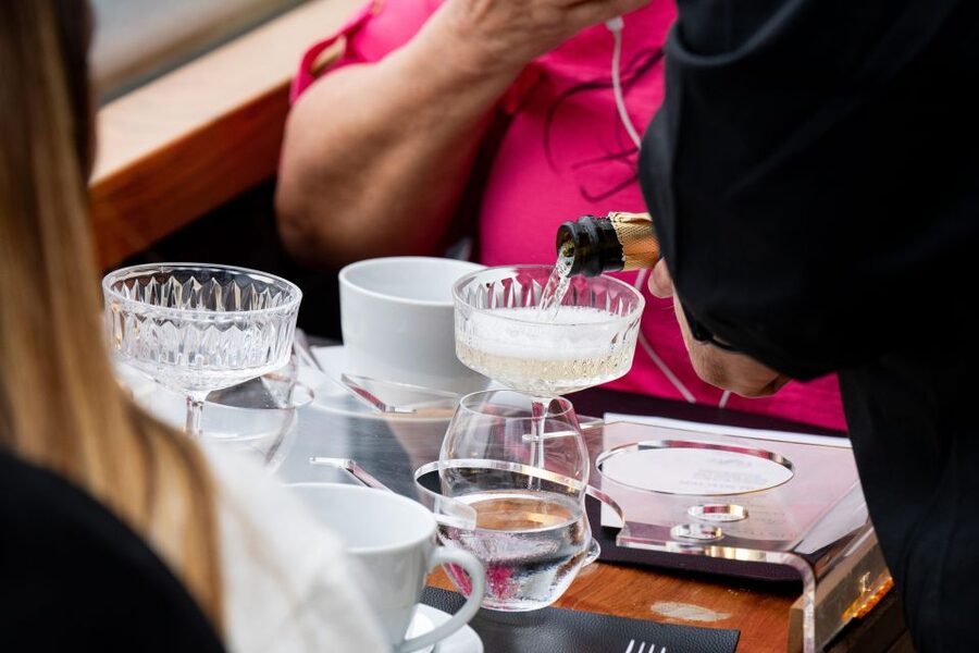 London: Traditional Afternoon Tea Tour in a Luxury Coach - Booking details that affect your day