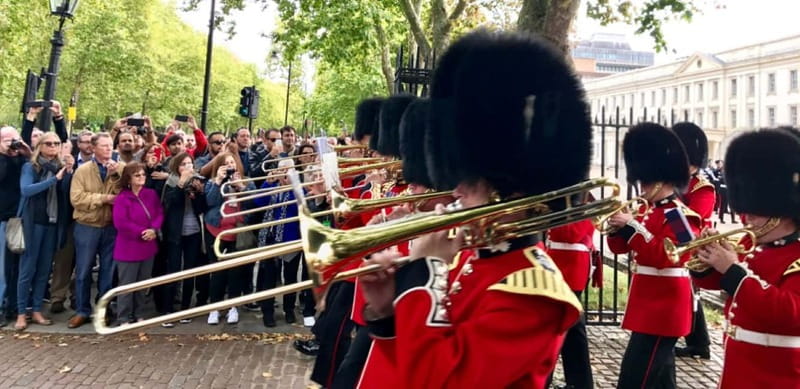 London: Ultimate One-Day Tour with Tower, Abbey & Cruise - Guides and group style