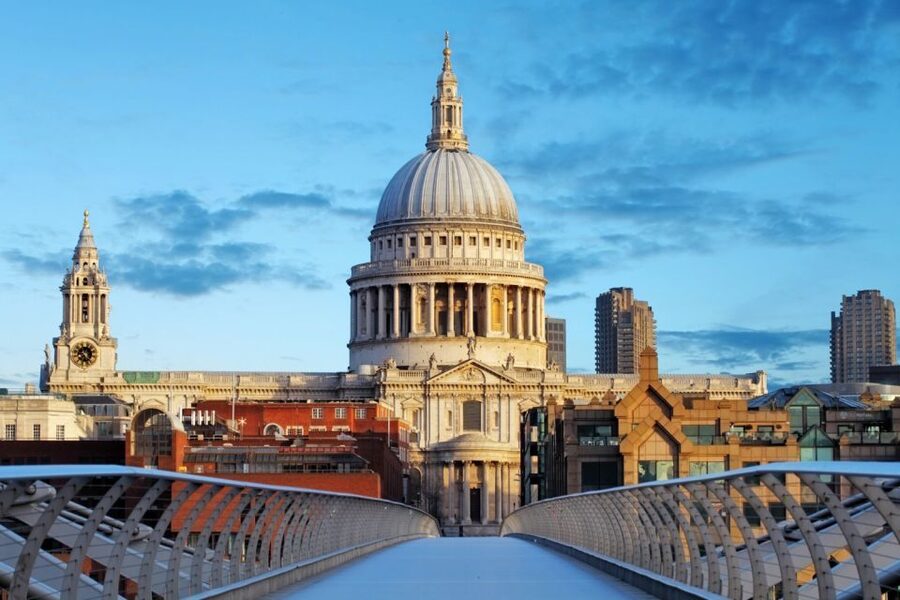 London Vintage Bus Tour and Cream Tea at Harrods - Westminster Abbey, Parliament, and the London Eye