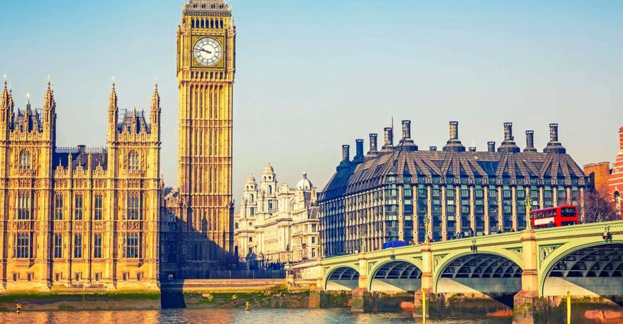 London: Vintage Bus Tour and London Eye Ticket - A short Thames trip with Globe and HMS Belfast views