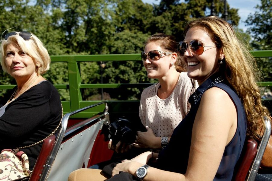 London Vintage Bus Tour, Thames Cruise, Fish & Chips - Why this tour works well as a first look at London