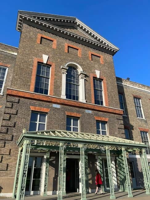 London: VIP Kensington Palace Gardens Tour & Royal High Tea - The Guide Makes the Difference