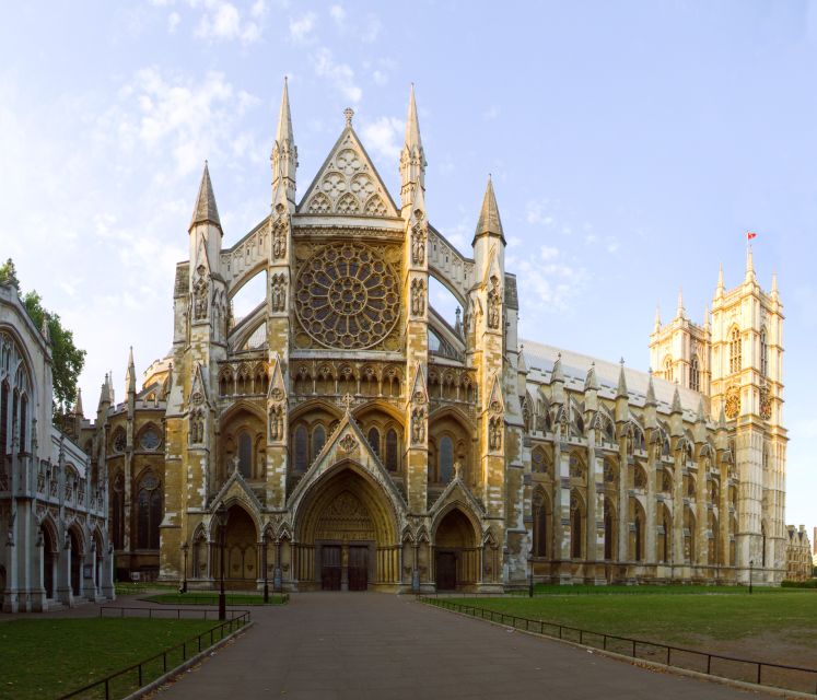 London: Westminster Abbey & Churchill War Rooms Walking Tour - The Mall and Trafalgar Square