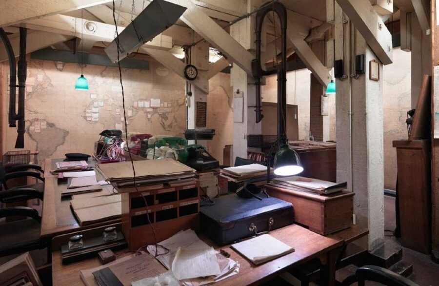London: Westminster Abbey & Churchill War Rooms Walking Tour - Inside Westminster Abbey for about 80 minutes