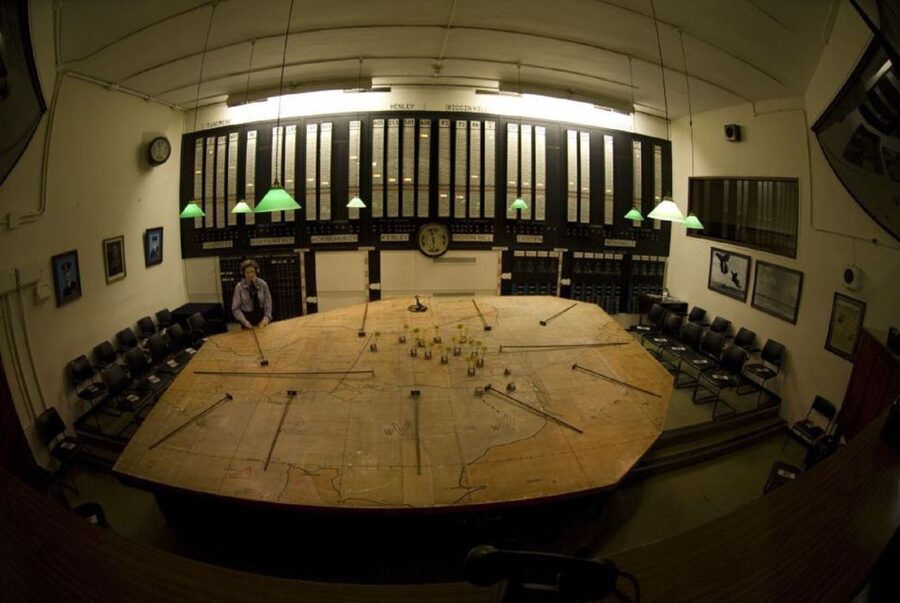 London: Westminster Abbey & Churchill War Rooms Walking Tour - What the guide adds, and what the guide does not do