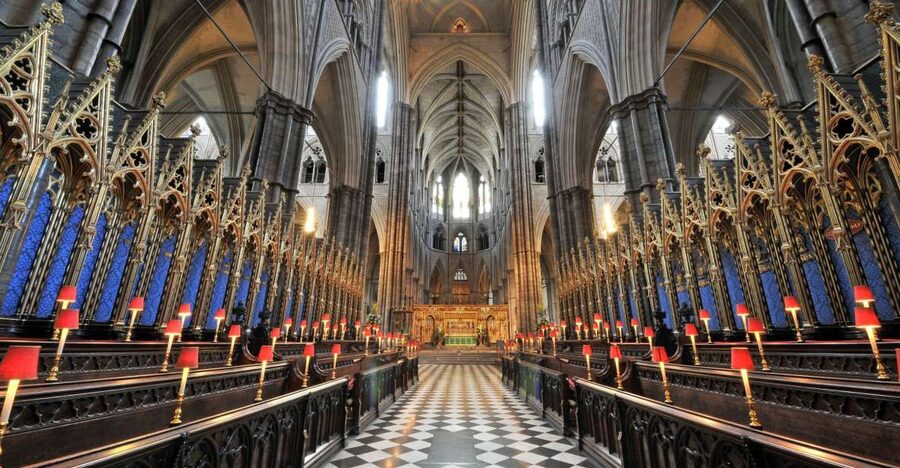 London: Westminster Abbey Guided Tour - Entering the Gothic interior